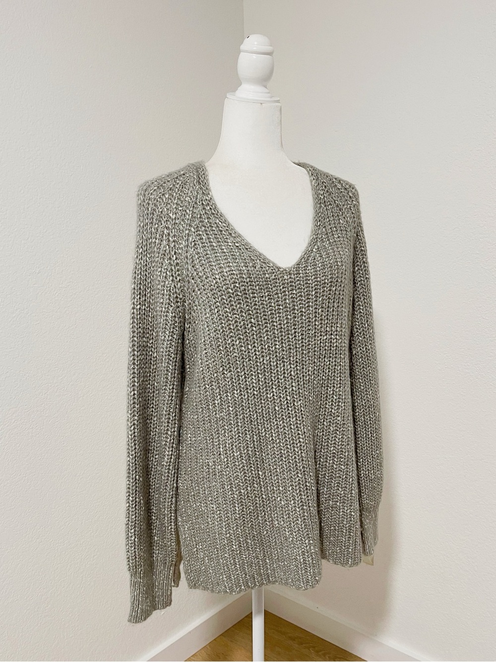 Sanctuary NWT Gray Marled Chunky Knit V-Neck Sweater Size Large